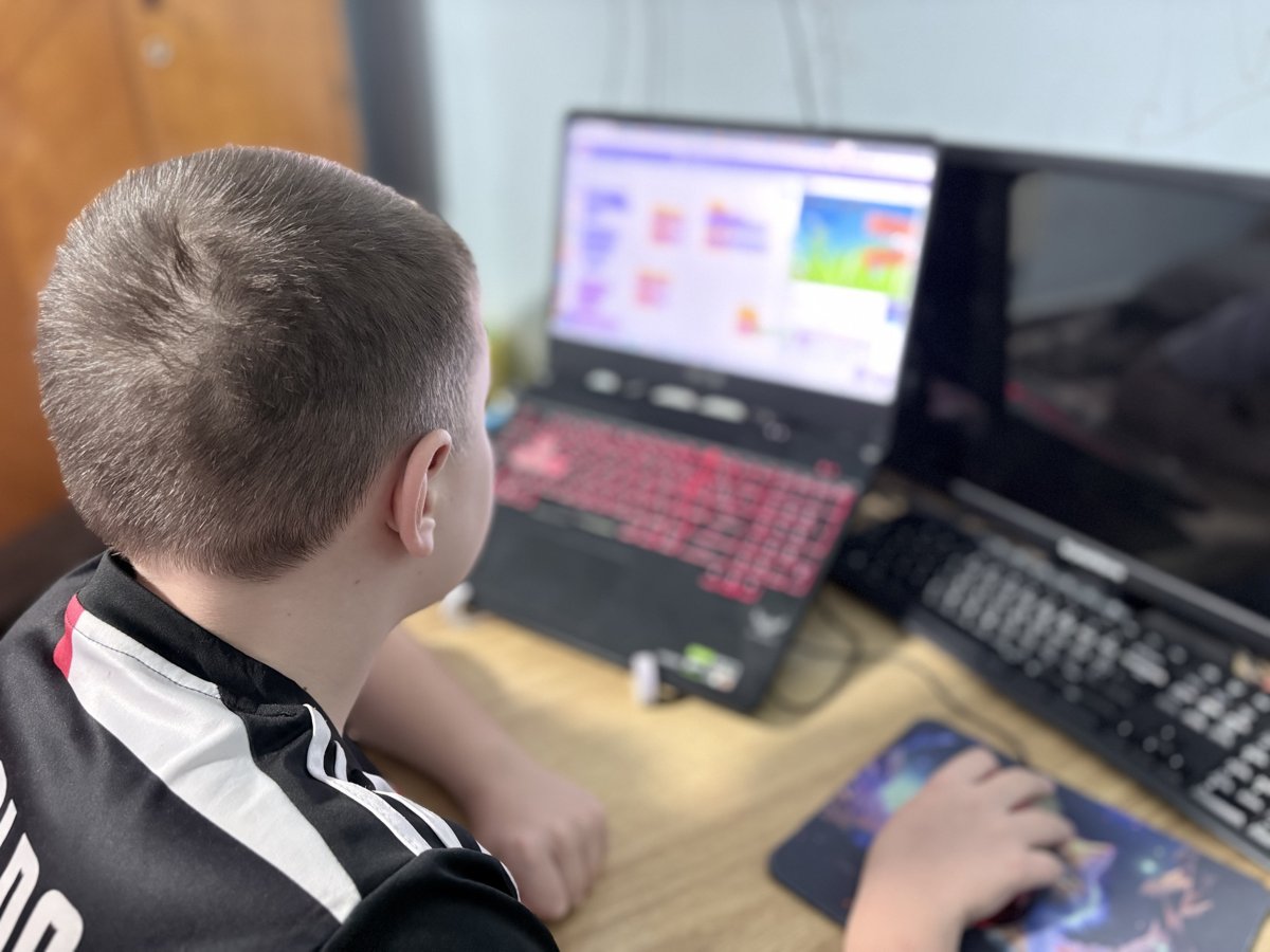 Ученик занимается в Scratch дома